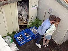 B3E2403-A married woman who cleans the garbage dump is molested from behind and moans