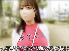 Kカップ巨乳美女、乳首クッキリ服でおっぱい揺れまくり！見知らぬ男に揉まれまくる羞恥散歩